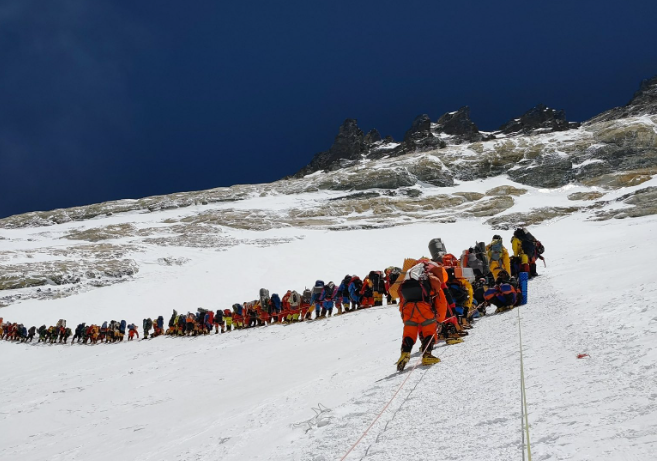 mount everest traffic jam