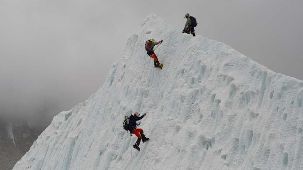 mount everest climbing how many people have successfully climbed 