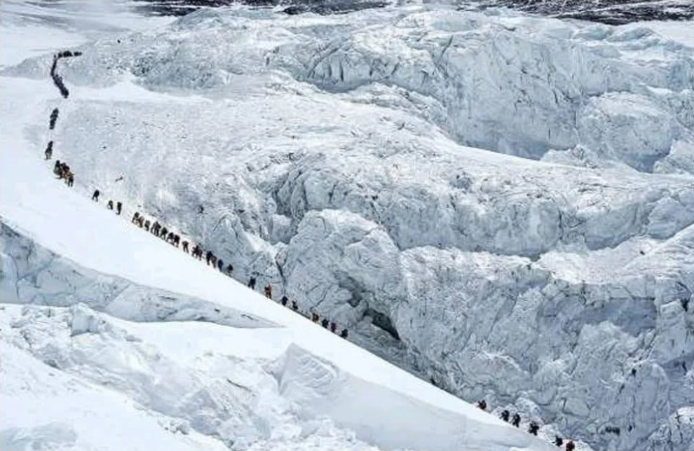 mount everest  traffic jam