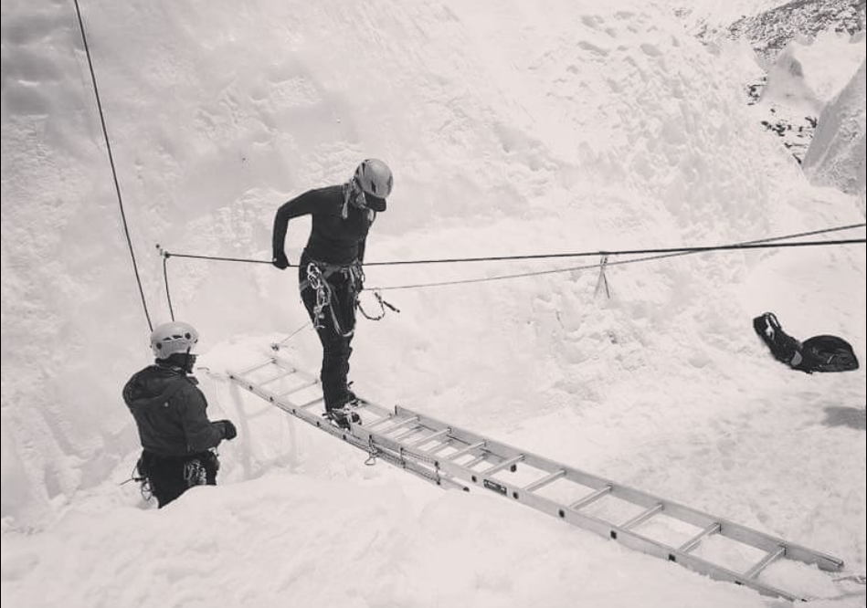 ladder mount everest crossing