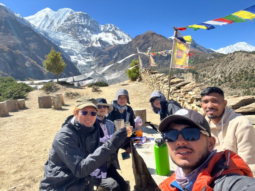 eating in nepal trek