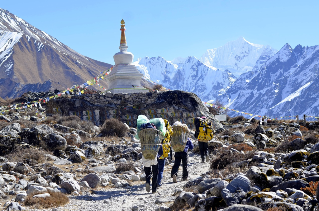 nepal trekking porters